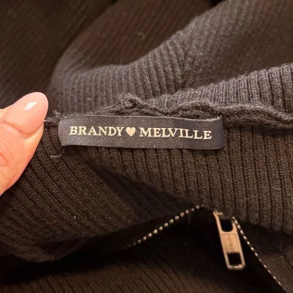 Brandy Melville Zip-Up Sweater Jacket Black, one size, EUC! - Picture 4 of 5